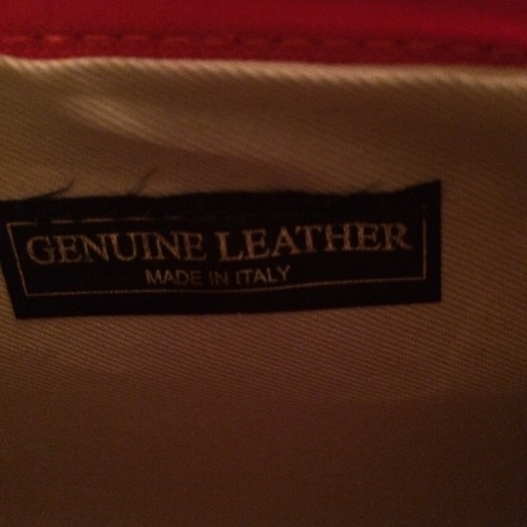 ❤️NWT Lisa Minardi Red Distressed Leather Purse❤️ - Picture 5 of 9